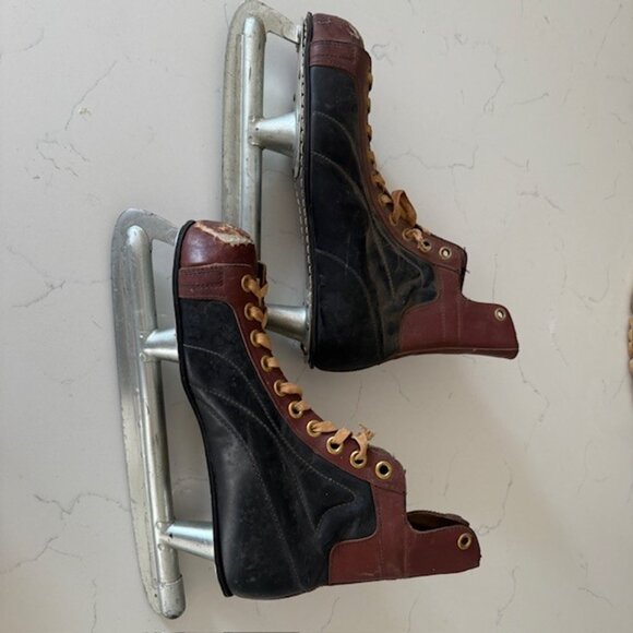 Vintage Brunswick Leather Ice Skates •1940s Two-Tone •Rustic Cabin Winter Decor - Picture 9 of 9